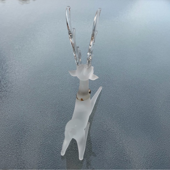 Silvestri Frosted and Clear Glass Sitting Reindeer Figurine - Picture 5 of 11